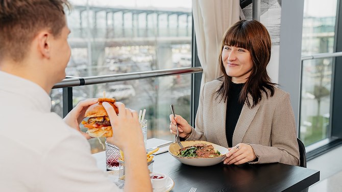 Jaké jsou otevírací hodiny restaurace Oléo Pazzo?
